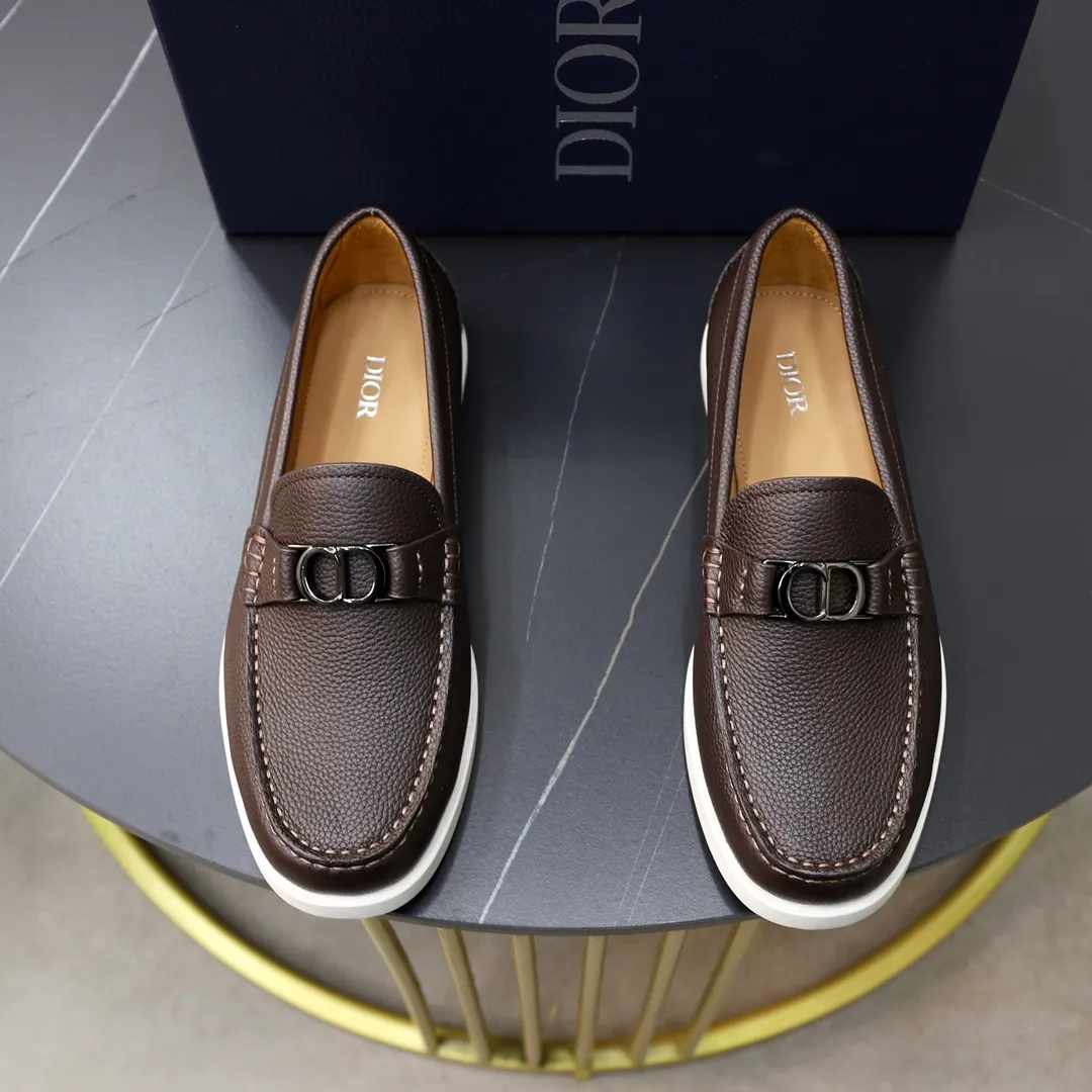 Ex-factory price: 540🙅‍♂️🙅‍♂️🙅‍♂️ Brand: Dior DIOR Standard code: Men's code 38/44 (45 can be customized) Grade: Same as the official website Material: Original cowhide stitching, cowhide lining, original TPU wear-resistant soft outsole Style categories: Leisure and sports version, footwear for driving, young fashion, European and American trends, British style Color: actual picture color